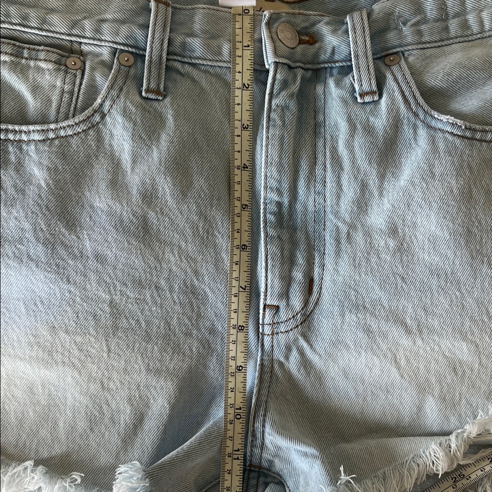 Madewell Relaxed Faded Blue Frayed Hem Jean Shorts NWOT Size 29 - Picture 9 of 11